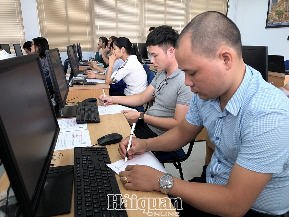 Hình ảnh kỳ thi chứng chỉ nghiệp vụ khai hải quan khu vực phía Bắc nhung hinh anh tai ky thi chung chi nghiep vu khai hai quan khu vuc phia bac