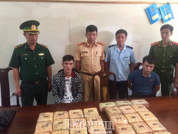 Hải quan Hà Tĩnh bắt hai đối tượng vận chuyển 27 kg ma túy dạng đá và 3 kg ketamin