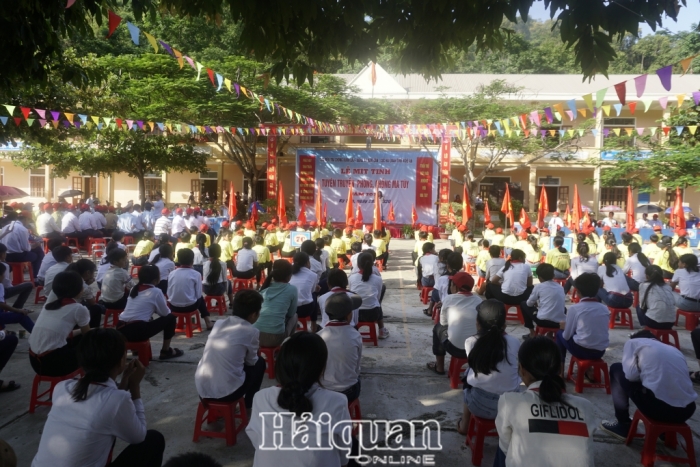 Gần 500 người tham gia mít tinh tuyên truyền phòng, chống ma túy tại Nậm Cắn