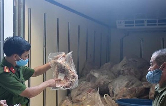 Ninh Bình: Thu giữ hơn 1 tấn thịt không rõ nguồn gốc đang vận chuyển đi tiêu thụ