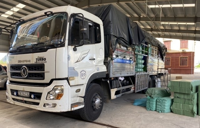 Ninh Bình: Phát hiện xe tải chở hàng nghìn sản phẩm mỹ phẩm lậu