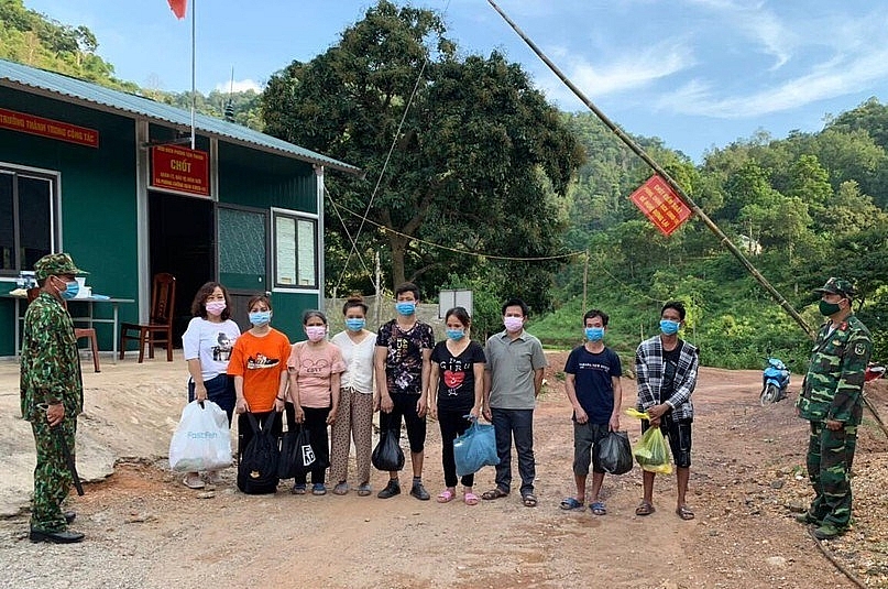 Lực lượng Biên phòng Lạng Sơn đã đưa 9 công dân đi kiểm tra y tế theo quy định.