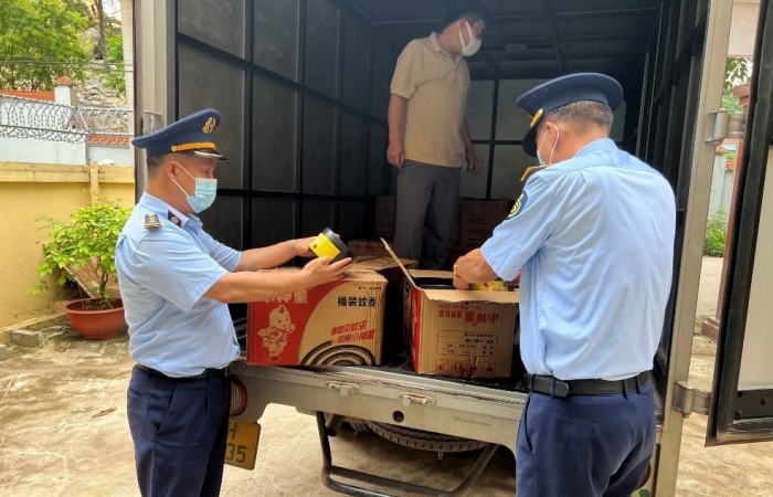 Lạng Sơn bắt giữ và tiêu hủy 540 hộp hương vòng chống muỗi lậu