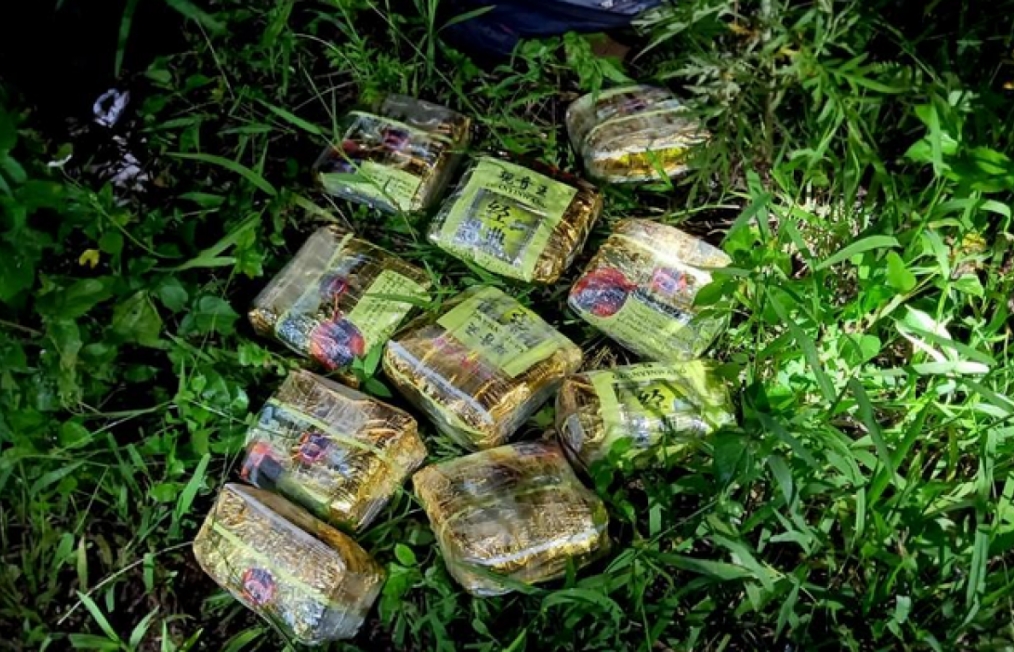 Nghệ An: Truy bắt nhóm đối tượng vứt lại 10 kg ma túy tại khu vực biên giới