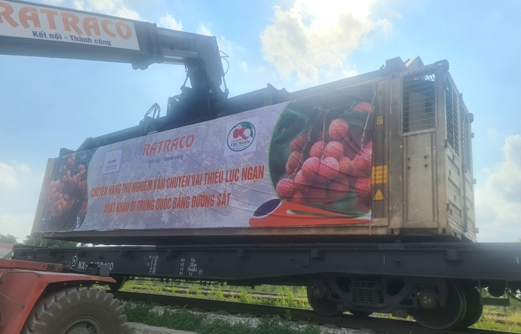 Lô vải Lục Ngạn đầu tiên xuất qua ga đường sắt Đồng Đăng