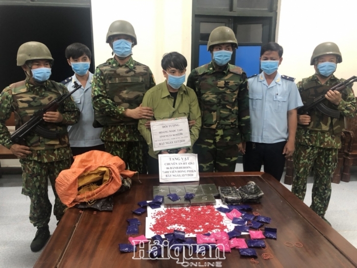 Hải quan Hà Tĩnh bắt đối tượng vận chuyển 6 bánh heroin và 7.600 viên ma túy