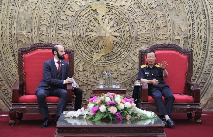 Tổng cục trưởng Nguyễn Văn Cẩn tiếp xã giao Tùy viên Hải quan Hoa Kỳ
