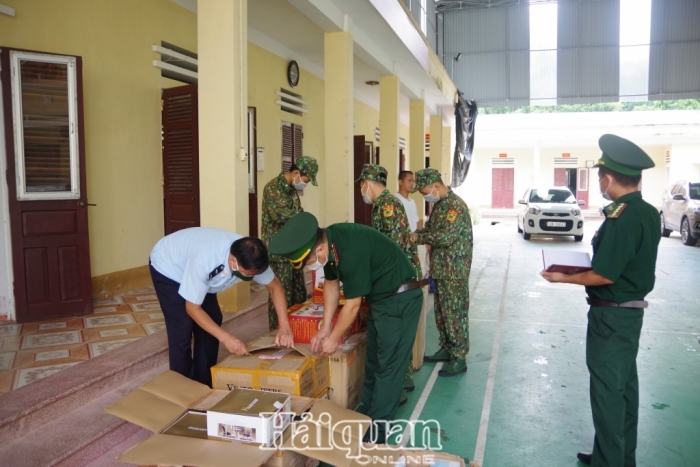 Hải quan Tân Thanh thu giữ 13.000 chiếc khẩu trang y tế