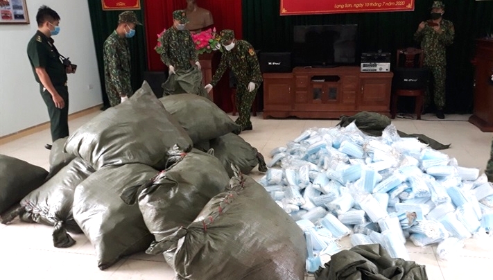 Biên phòng Lạng Sơn: Tạm giữ 90.000 khẩu trang y tế và 450 kg nầm lợn nhập lậu