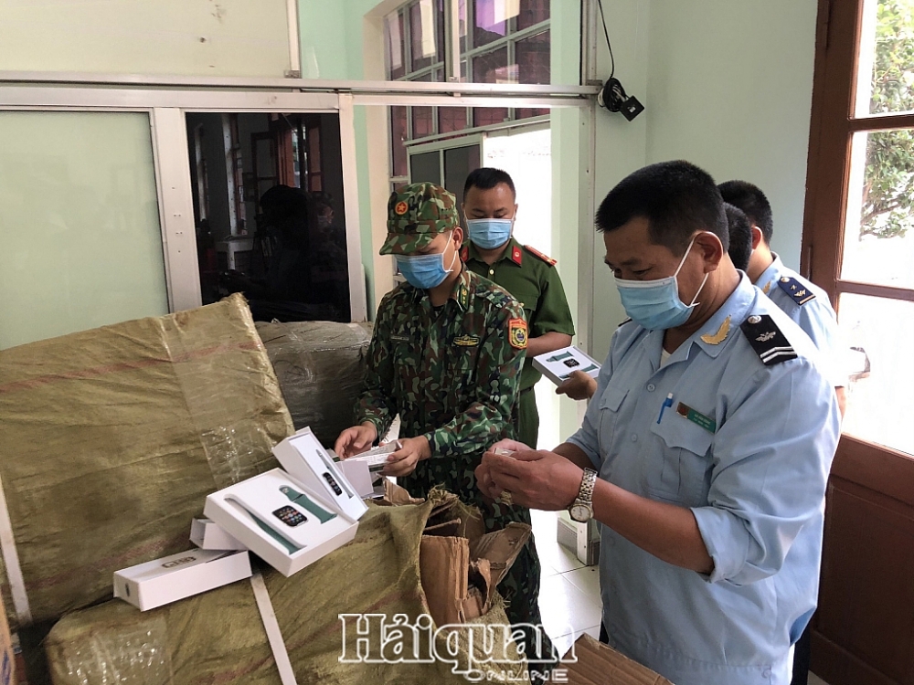 Một ngày Hải quan Tân Thanh liên tiếp phát hiện 5 vụ, thu giữ số lượng lớn hàng vô chủ Một ngày Hải quan Tân Thanh liên tiếp phát hiện 5 vụ, thu giữ số lượng lớn hàng vô chủ