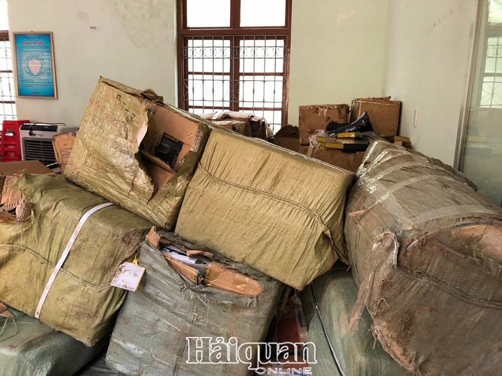 Một ngày Hải quan Tân Thanh liên tiếp phát hiện 5 vụ, thu giữ số lượng lớn hàng vô chủ Một ngày Hải quan Tân Thanh liên tiếp phát hiện 5 vụ, thu giữ số lượng lớn hàng vô chủ