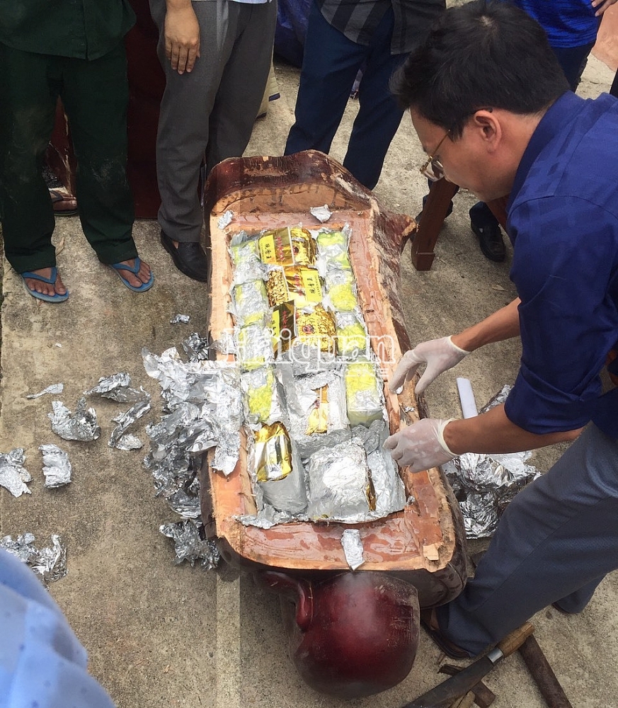 Hải quan Hà Tĩnh: Phát hiện 98 kg ma túy giấu trong 5 pho tượng gỗ