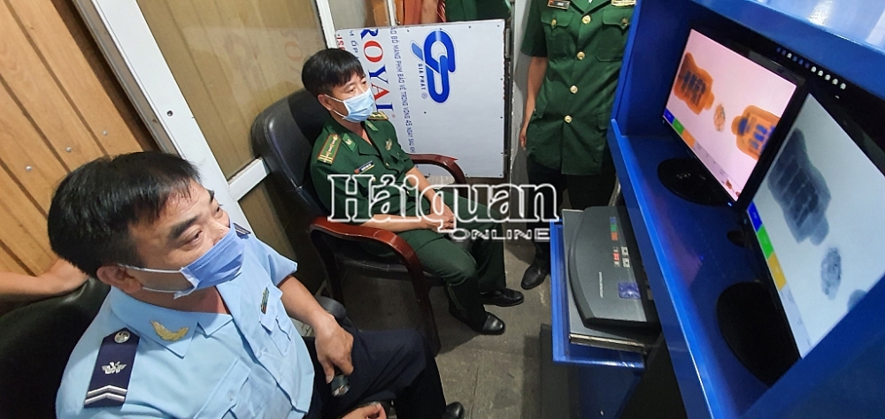 Hải quan Hà Tĩnh: Phát hiện 98 kg ma túy giấu trong 5 pho tượng gỗ