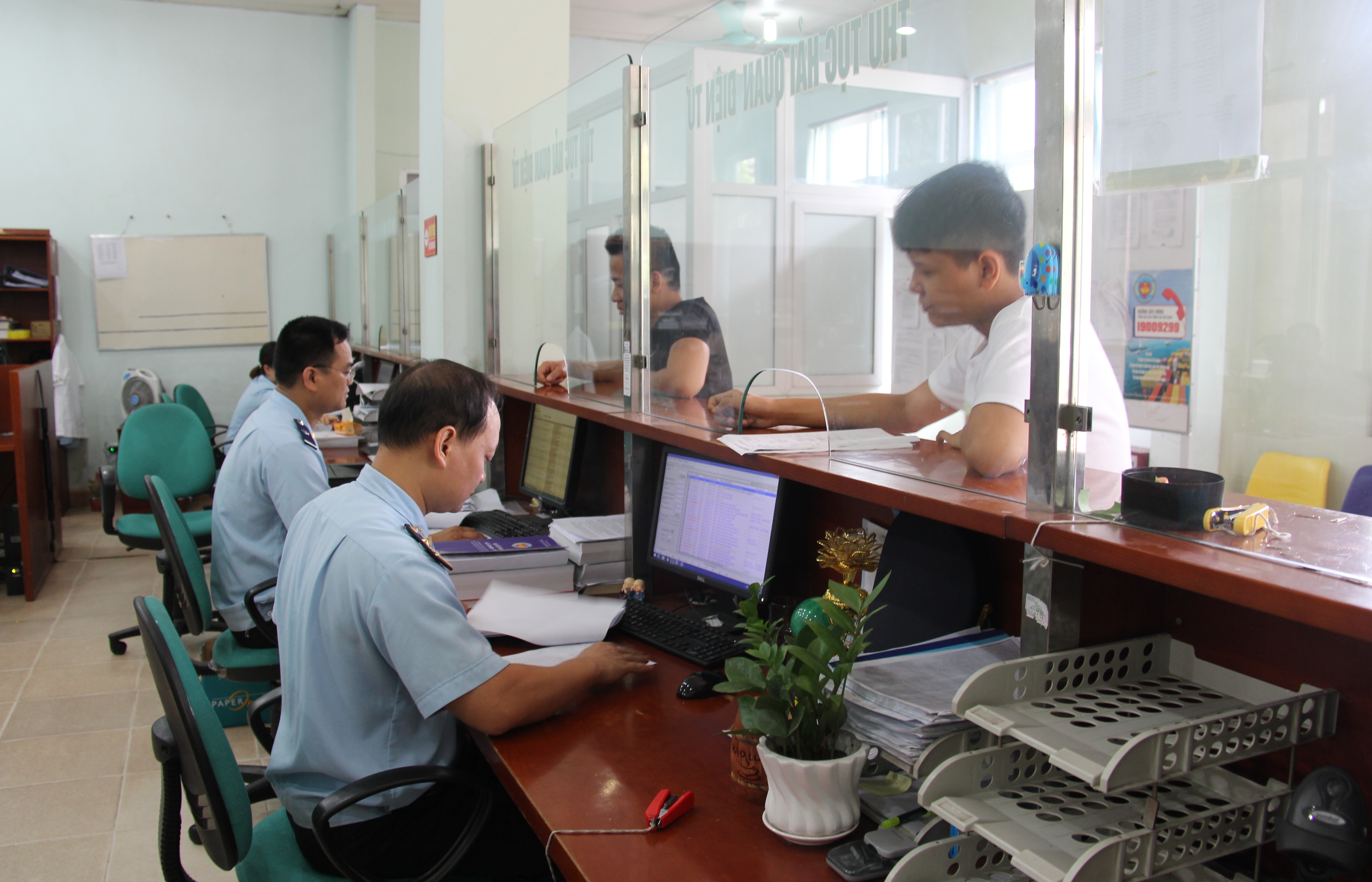 Hải quan Lạng Sơn: Thông báo tạm hoãn xuất nhập cảnh 161 trường hợp nợ thuế