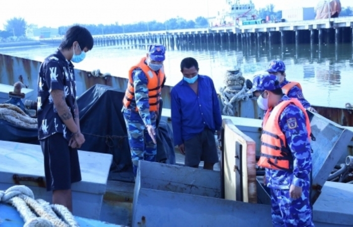 Cảnh sát biển bắt giữ tàu chở 60.000 lít dầu DO không rõ nguồn gốc