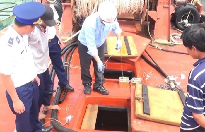 Cảnh sát biển tạm giữ tàu chở 46.000 lít dầu DO không rõ nguồn gốc