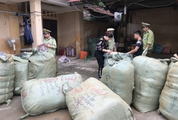 Lạng Sơn: Thu giữ 864 lọ nước hoa không có hóa đơn hợp pháp