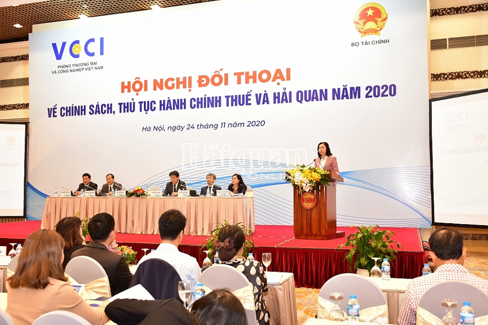 Bộ Tài chính chung tay cùng doanh nghiệp vượt qua khó khăn Bộ Tài chính chung tay cùng doanh nghiệp vượt qua khó khăn
