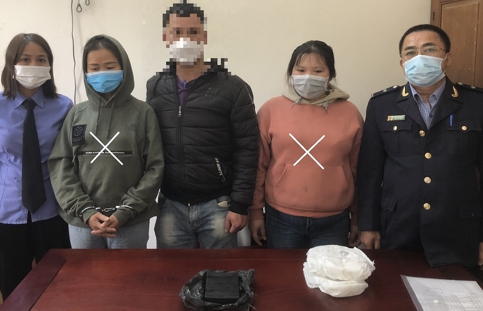 Hải quan Nghệ An phối hợp tóm gọn hai đối tượng vận chuyển heroin ra Hà Nội