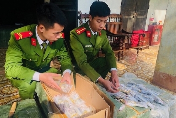 Lạng Sơn: Thu giữ hơn 2.300 chiếc đồng hồ nhập lậu