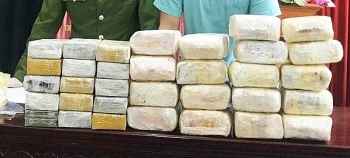 Nghệ An: Bắt nhóm người Lào thu giữ 30 bánh heroin, 18 kg ma túy dạng đá