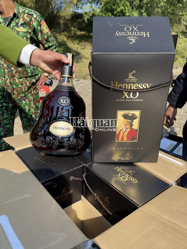 Hải quan Lạng Sơn bắt giữ lô hàng rượu ngoại trị giá khoảng 1,2 tỷ đồng