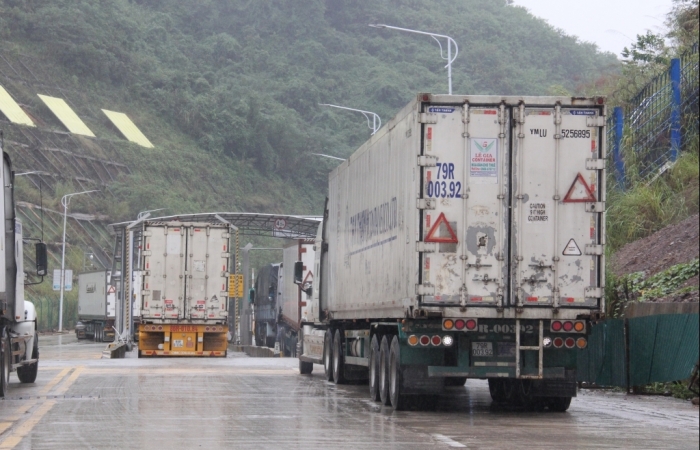 Lạng Sơn: Vẫn còn trên 1.500 xe hàng chờ xuất tại khu vực cửa khẩu