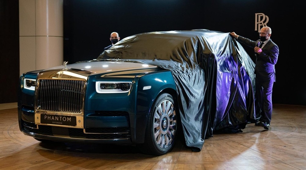 Ngắm nhìn Rolls-Royce Phanto Iridescent Opulence được trang trí bằng 3.000 lông chim