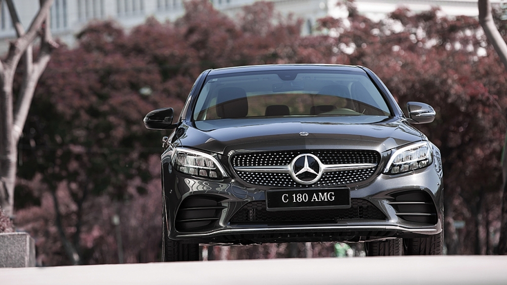 Định giá dưới 1,5 tỷ, Mercedes C 180 AMG mới dành cho khách hàng mới lần đầu sở hữu xe sang
