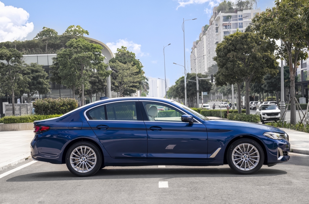 Giá từ 2,5 tỷ đồng, BMW 5 Series mới chính thức ra mặt tại Việt Nam
