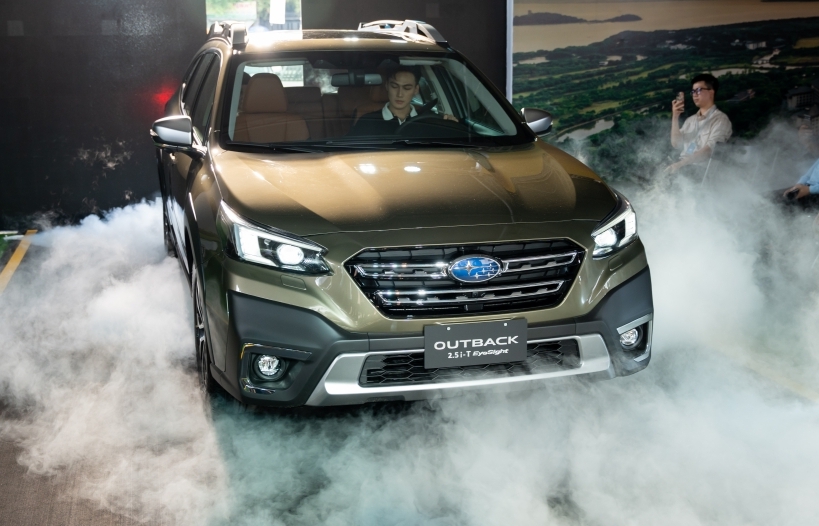 Nhiều nâng cấp Subaru Outback 2023 chốt giá 2,099 tỷ đồng