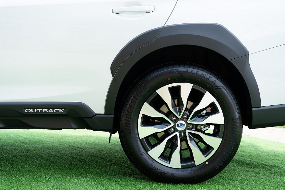 Nhiều nâng cấp Subaru Outback 2023 chốt giá 2,099 tỷ đồng