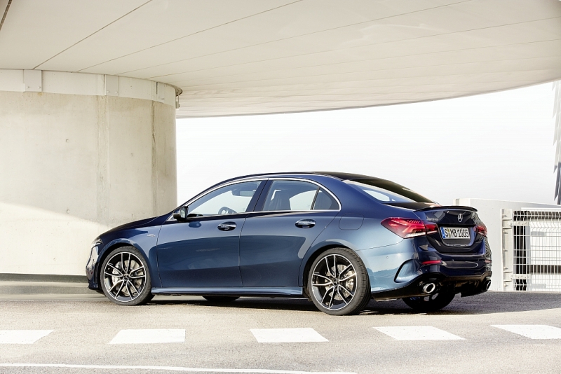 mercedes amg a 35 4matic sedan co gia 2249 ty dong