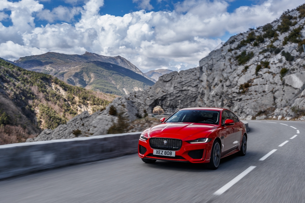 Jaguar XE mới được Phú Thái Mobility chốt giá từ 2,6 tỷ đồng jaguar xe moi duoc phu thai mobility chot gia tu 26 ty dong