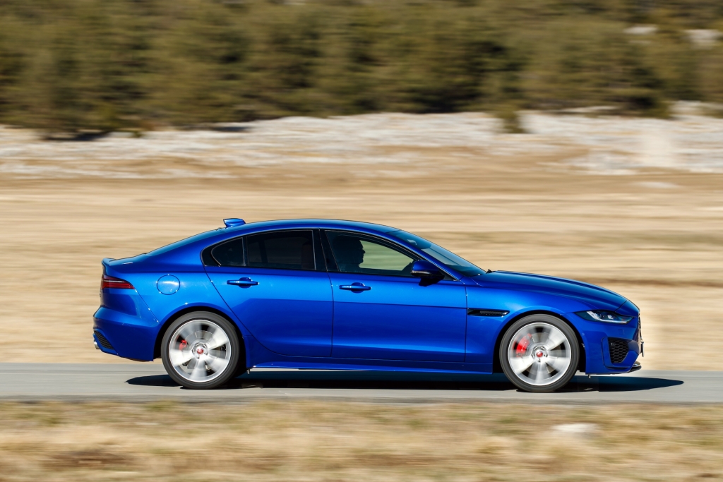 Jaguar XE mới được Phú Thái Mobility chốt giá từ 2,6 tỷ đồng jaguar xe moi duoc phu thai mobility chot gia tu 26 ty dong