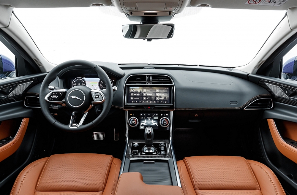 Jaguar XE mới được Phú Thái Mobility chốt giá từ 2,6 tỷ đồng jaguar xe moi duoc phu thai mobility chot gia tu 26 ty dong