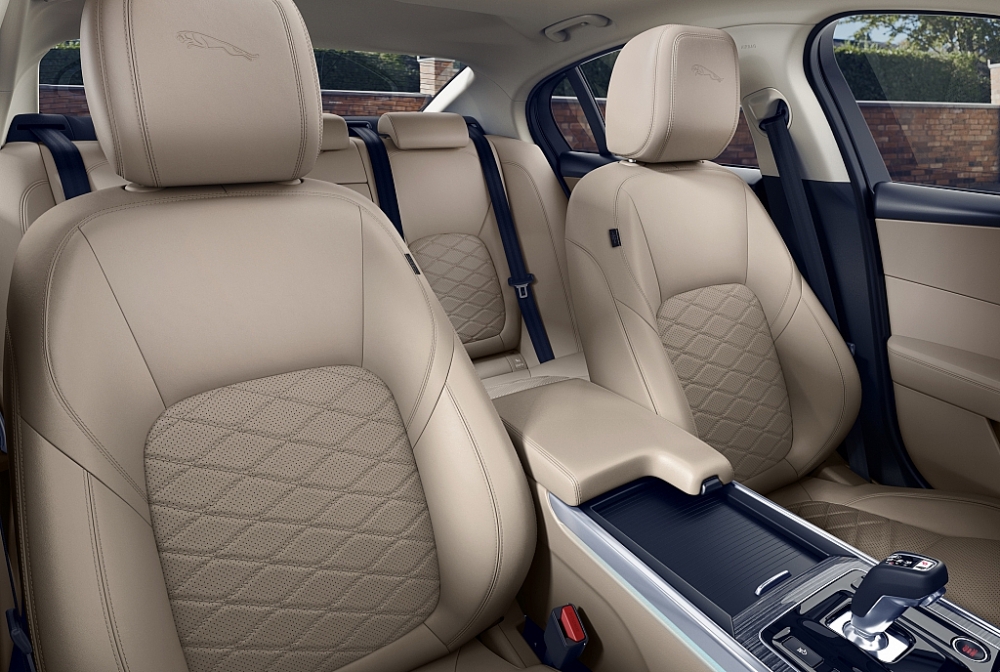 Jaguar XE mới được Phú Thái Mobility chốt giá từ 2,6 tỷ đồng jaguar xe moi duoc phu thai mobility chot gia tu 26 ty dong