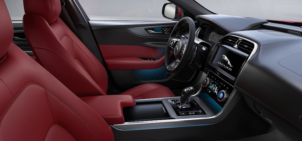 Jaguar XE mới được Phú Thái Mobility chốt giá từ 2,6 tỷ đồng jaguar xe moi duoc phu thai mobility chot gia tu 26 ty dong