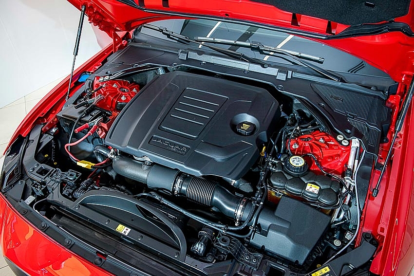Jaguar XE mới được Phú Thái Mobility chốt giá từ 2,6 tỷ đồng jaguar xe moi duoc phu thai mobility chot gia tu 26 ty dong