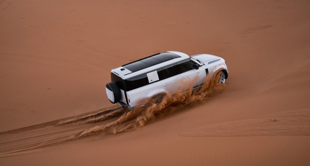 Thêm lựa chọn cho dòng xe địa hình, Land Rover giới thiệu Defender 110