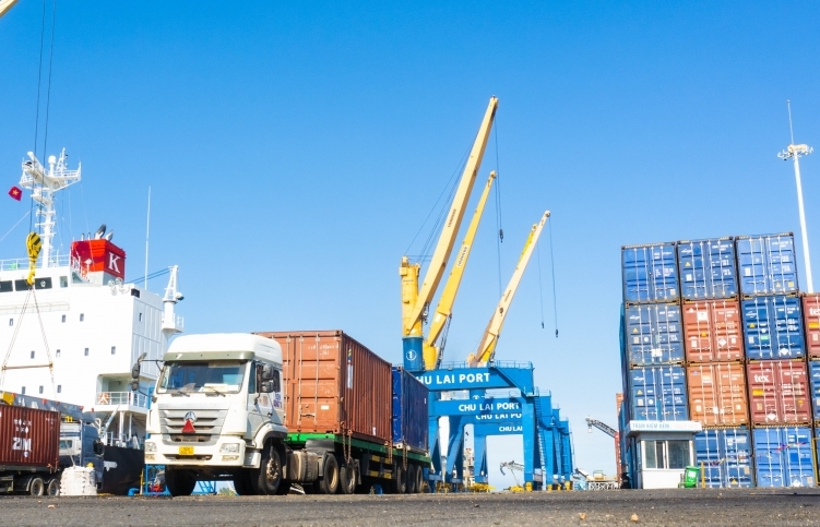 Đầu tư bến cảng 5 vạn tấn tạo đà phát triển dịch  vụ Logistics tại miền Trung