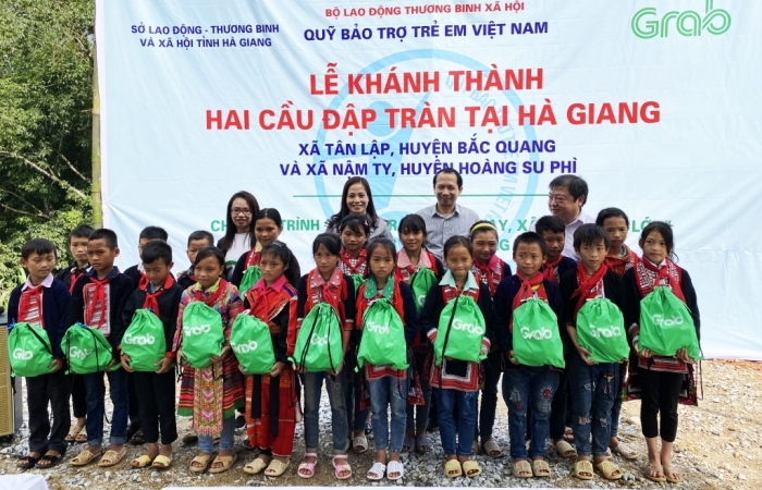 Quỹ bảo trợ trẻ em khánh thành 2 công trình cầu đập tràn tại Hà Giang