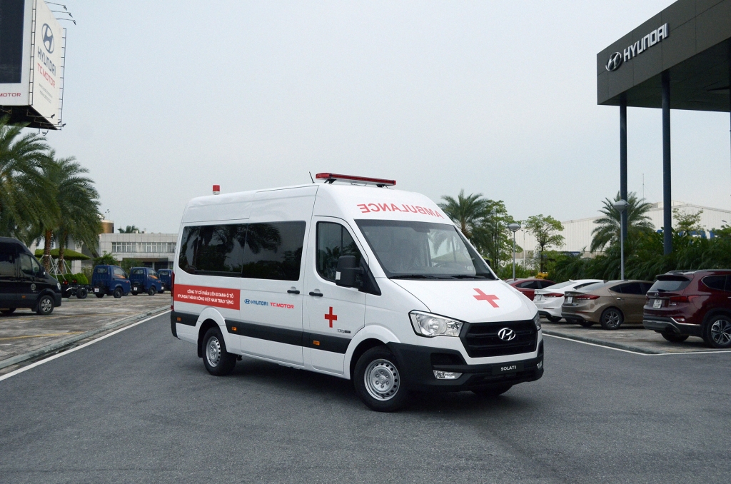Liên doanh Ô tô Hyundai Thành Công trao tặng 10 xe Solati cứu thương hỗ trợ phòng chống dịch Covid