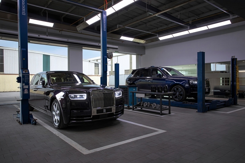 RollsRoyce Honors Singapore With an Incredible LimitedEdition Car