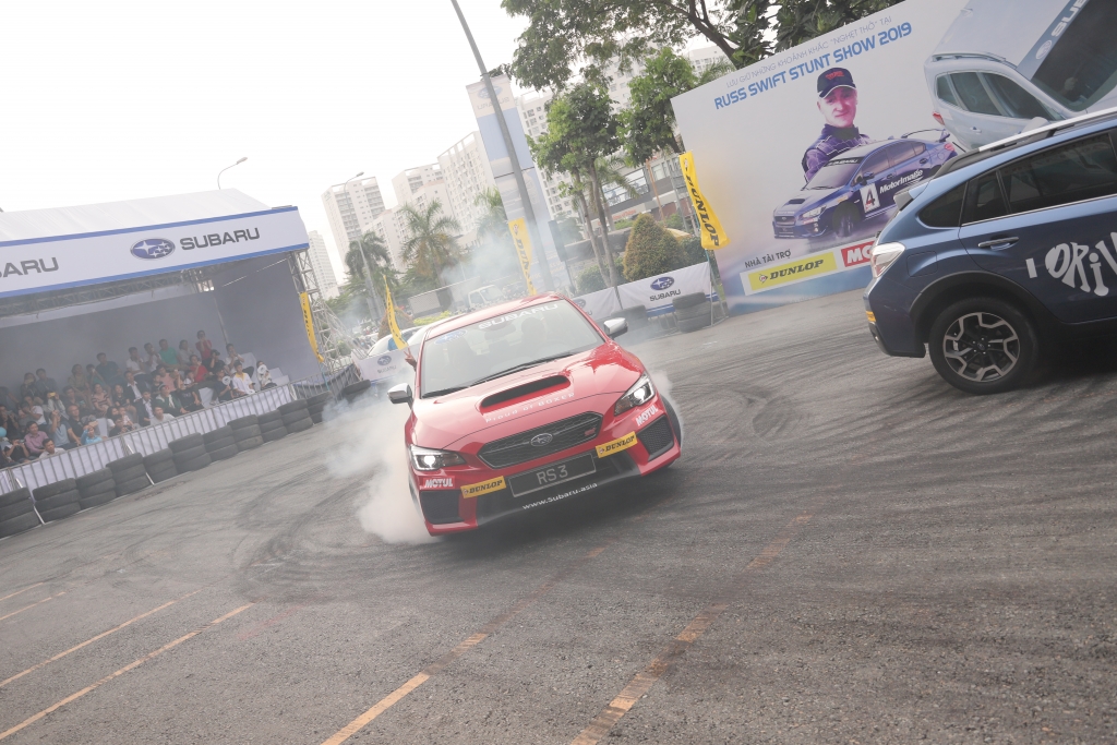 Màn Trình diễn ô tô mạo hiểm Subaru Russ Swift Stunt Show quay  trở lại Việt Nam