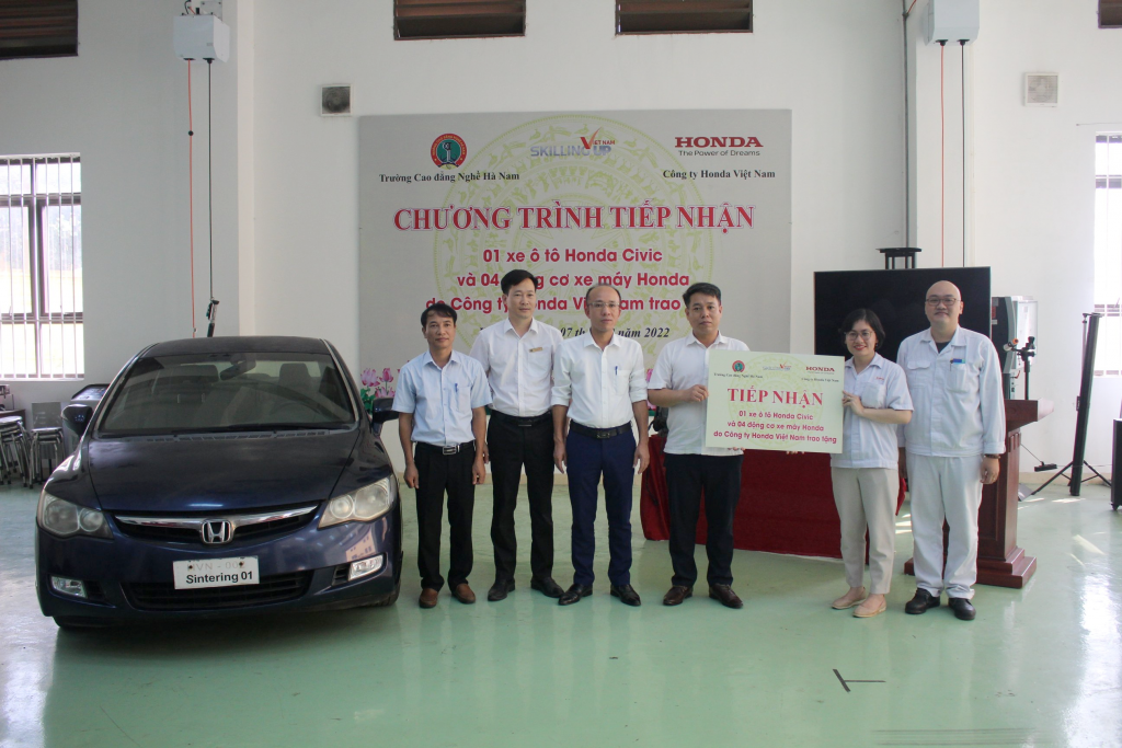 Honda Việt Nam trao tặng xe và thiết bị kỹ thuật cho các trường Cao đẳng  Đại học