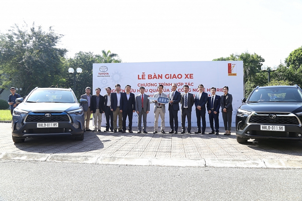 Toyota Việt Nam dành 2 xe Corolla Cross để hợp tác nghiên cứu hiệu quả công nghệ Hybrid