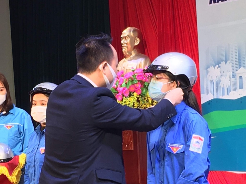 150 nghìn mũ bảo hiểm đã được Honda Việt Nam trao tặng người dân