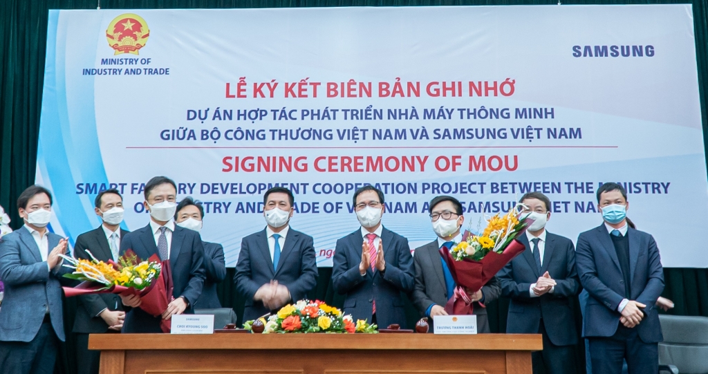 Samsung Việt Nam hợp tác Bộ Công Thương phát triển nhà máy thông minh