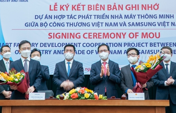 Samsung Việt Nam hợp tác với Bộ Công Thương phát triển nhà máy thông minh